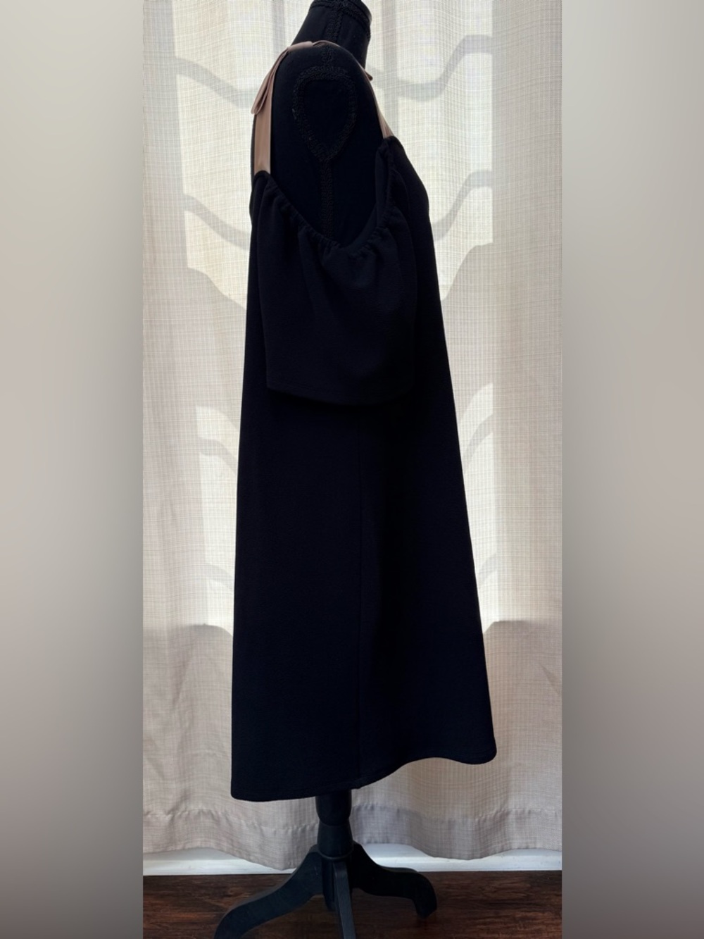 Sunday in Brooklyn Anthro Black Shift Dress Cold Shoulder Bow Strap Sz L Chic - Picture 3 of 13